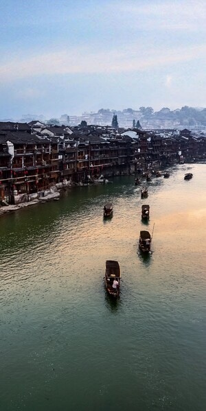 旅拍、-游客、-湘西、-彩虹桥边、-凤凰古镇 图片素材