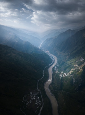 怒江-老姆登村-怒江大峡谷-河流-盘山公路 图片素材