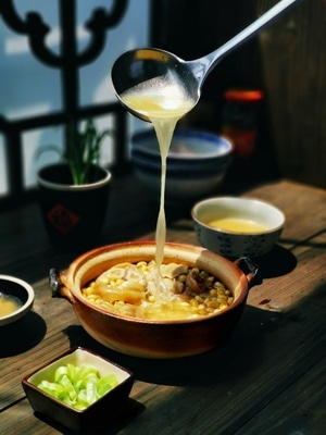 美食-宅家-美食-食物-黄豆猪蹄汤 图片素材