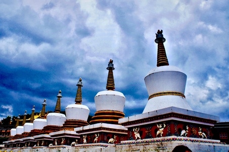 风景-云-云层-八宝如意塔-塔尔寺 图片素材