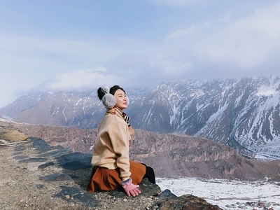 穿搭-美景-旅行-雪山-格鲁吉亚 图片素材