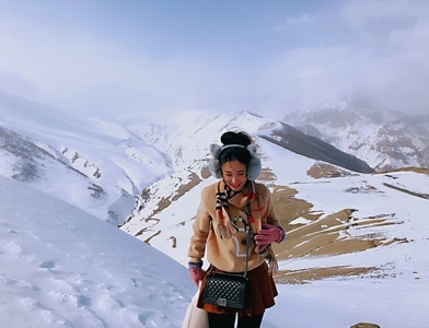 穿搭-美景-旅行-雪山-格鲁吉亚 图片素材