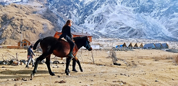 骑马-雪山-格鲁吉亚-风景-旅拍 图片素材