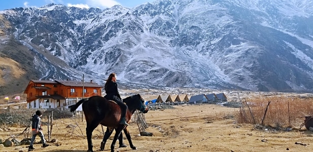 骑马-雪山-格鲁吉亚-风景-旅拍 图片素材