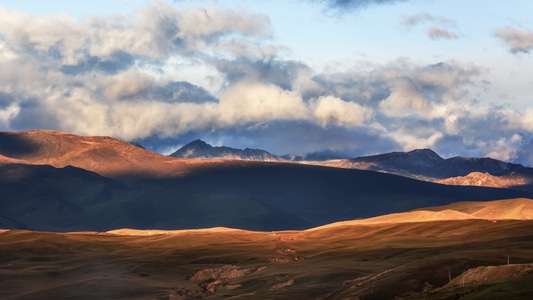 理塘-藏区-甘孜-光影-火山 图片素材
