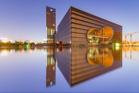 倒影-保利大剧院-上海旅游-东方明珠-建筑风光 图片素材