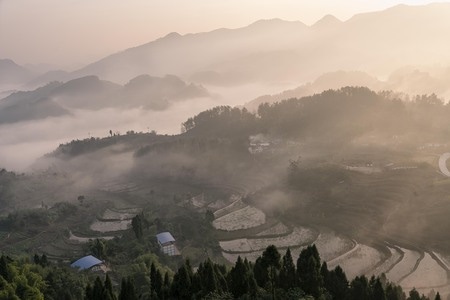 自然-村庄-天空-晨雾-日出 图片素材