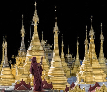 旅行-缅甸-金㙮林-祈祷-塔 图片素材