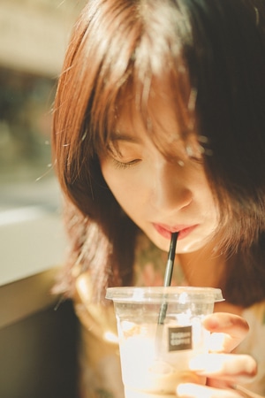 少女写真-人像摄影-温暖-治愈-冰棍 图片素材