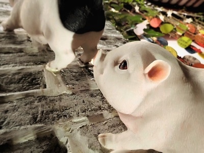 猪猪-砖墙-可爱-雕塑-雕像 图片素材