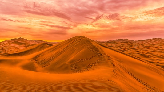 沙漠风光-自然风光-新疆风光-落日余晖-沙漠驼队 图片素材