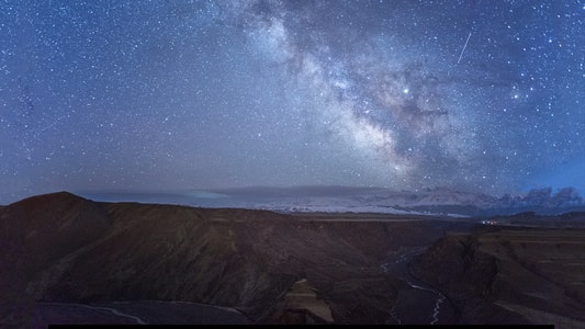 新疆奎屯-自然风光-星空摄影-红山大峡谷-午夜银河 图片素材