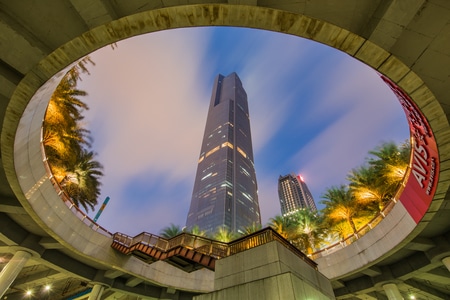 广州东塔-广州-仰视-低视角-城市夜景 图片素材