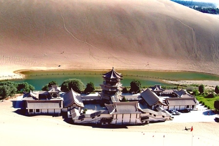 月牙泉-旅游-风景-沙漠-房屋 图片素材