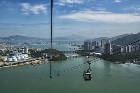 隔着玻璃拍摄-香港-大屿山-远眺港珠澳大桥-风光 图片素材