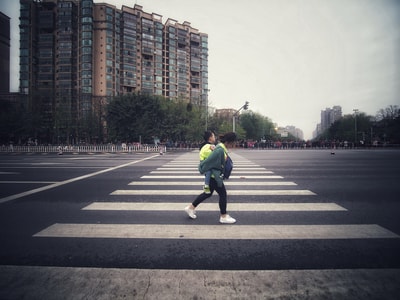 马拉松-跑步-马拉松-行人-小孩 图片素材
