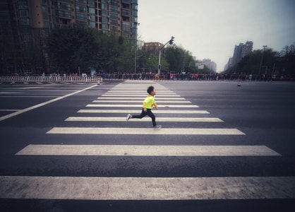 马拉松-跑步-马拉松-行人-小孩 图片素材