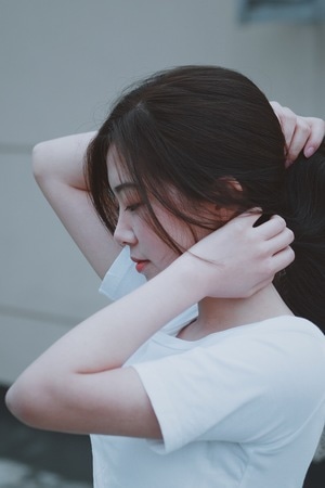 人像-情绪人像-情侣-天台-灰色 图片素材