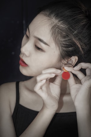 红色-人像-情绪人像-番茄-女 图片素材