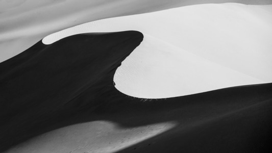 自然风光-沙漠-黑白-长袍（阿拉伯式）-沙漠 图片素材