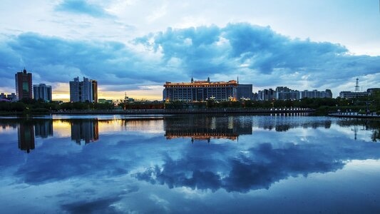 城市风景-风光-湖-天空-城市 图片素材