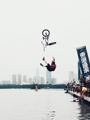 有趣的瞬间-东湖-造浪-跳水-男人 图片素材