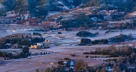 色彩-原风景-自然-雪原-残雪 图片素材