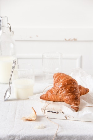 宅家-面包-牛奶-降温-食物 图片素材