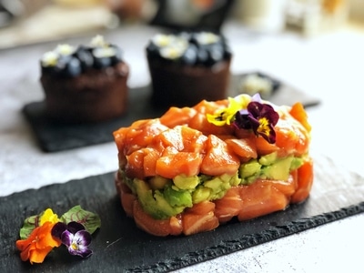 北京市-三文鱼-洋甘菊-蓝莓-早餐 图片素材