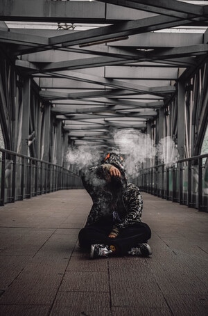烟雾-天桥-相机-人-街道 图片素材