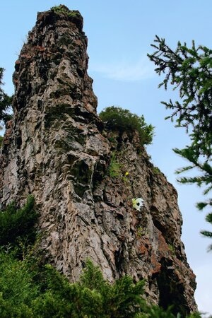 登山-徒步-旅行-风景-峭壁 图片素材