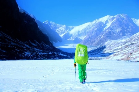 旅行-徒步-登山-游客-背影 图片素材