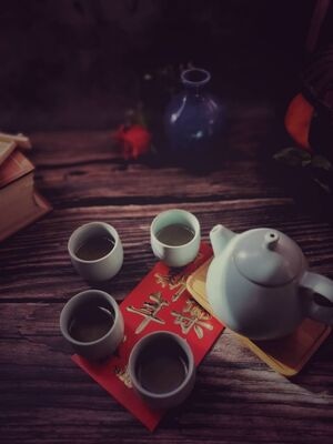 手机静物美食-茶壶-茶杯-梨影茶具-红包 图片素材