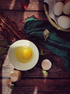 宅家-手机静物美食-鸡蛋-蛋清-蛋黄 图片素材