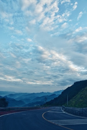 远方-希望-天空-山路-道路 图片素材