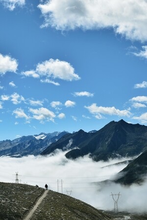 蓝色-野外-环境-自然-山雾 图片素材