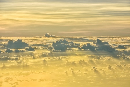 飞机上-云层-落日余晖-云端-云层 图片素材