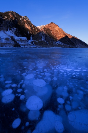 疫情防控中的新年-冰雪-冰泡泡-自然-自然风光 图片素材