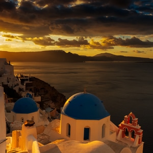 风光-希腊-圣托里尼岛-蓝顶教堂-日出 图片素材