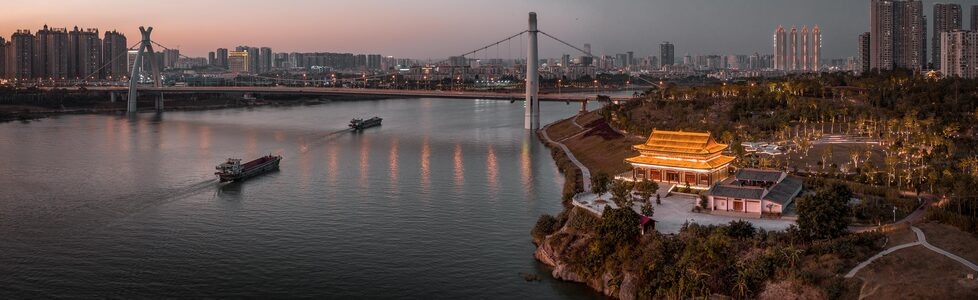 南宁-对比色-光-桥-日落 图片素材