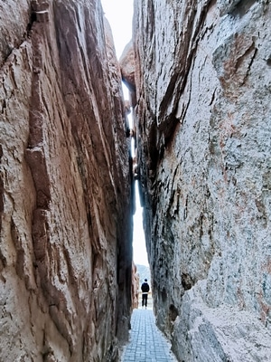 风光-写实-山崖-绝壁-背影 图片素材