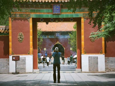 风光-旅行-城市-老人-老年人 图片素材