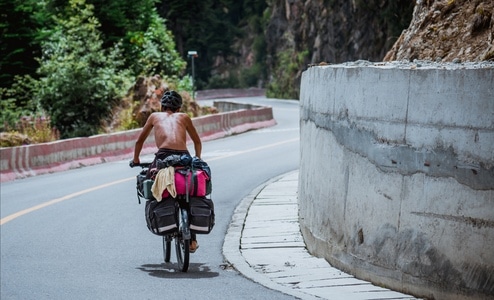旅行-骑行西藏-自行车-骑行者-树 图片素材