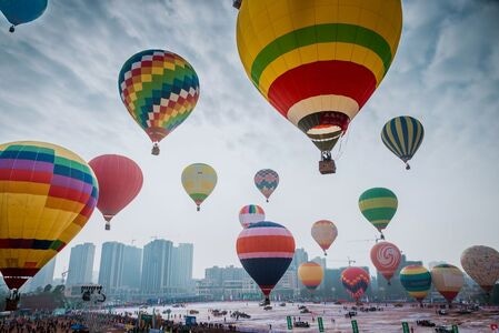 摄影-热气球-热气球-城市-游客 图片素材