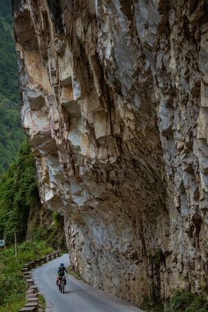 骑行-旅行-道路-马路-骑行 图片素材