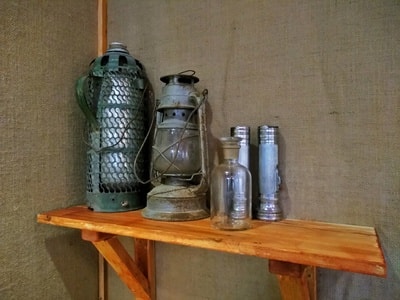 老物件-年代感-装饰-煤油灯-水壶 图片素材