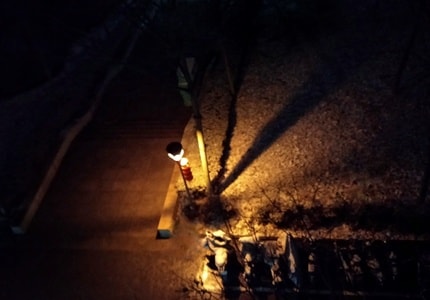夜晚-下雪-温暖-暖色调-手机拍摄 图片素材