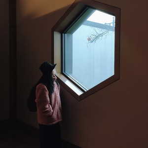 旅行-苏州博物馆-你好2020-窗户-女人 图片素材