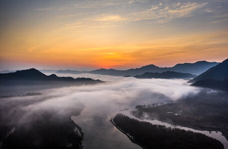 带着蜜蜂去旅行-本周热门-自然风光-日出-我的2019 图片素材