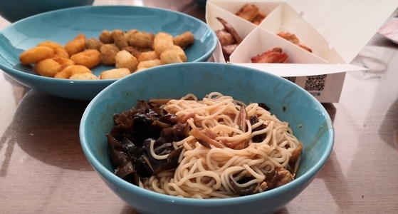 宅家美食-武汉加油-疫情防控中的新年-每日一图-口罩 图片素材